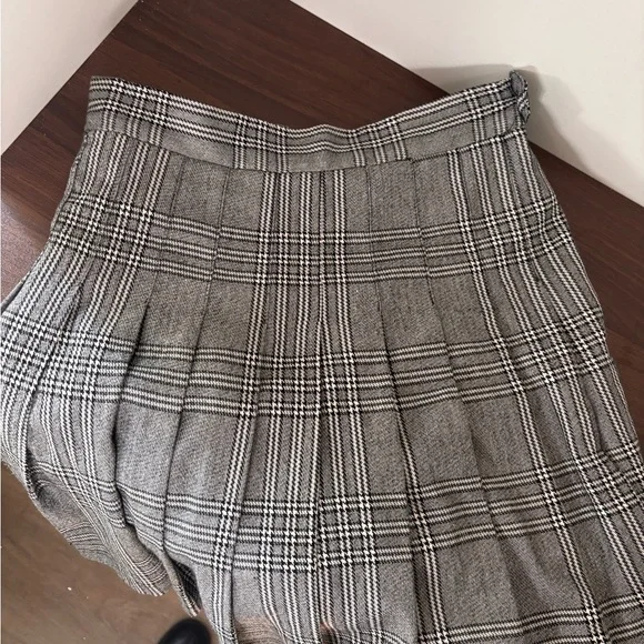 Women's Plaid Pleated Mini Skirt - Gray - Picture 2 of 7